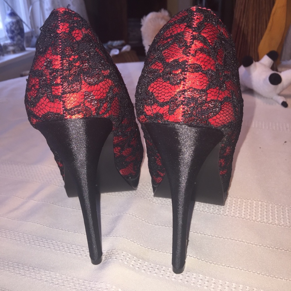 Shoes - Picture 3 of 8